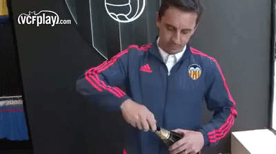 Gary Neville wins first La Liga match as Valencia coach - beating Espanyol  2-1 : r/soccer