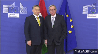 Orbán és Juncker kézfogása